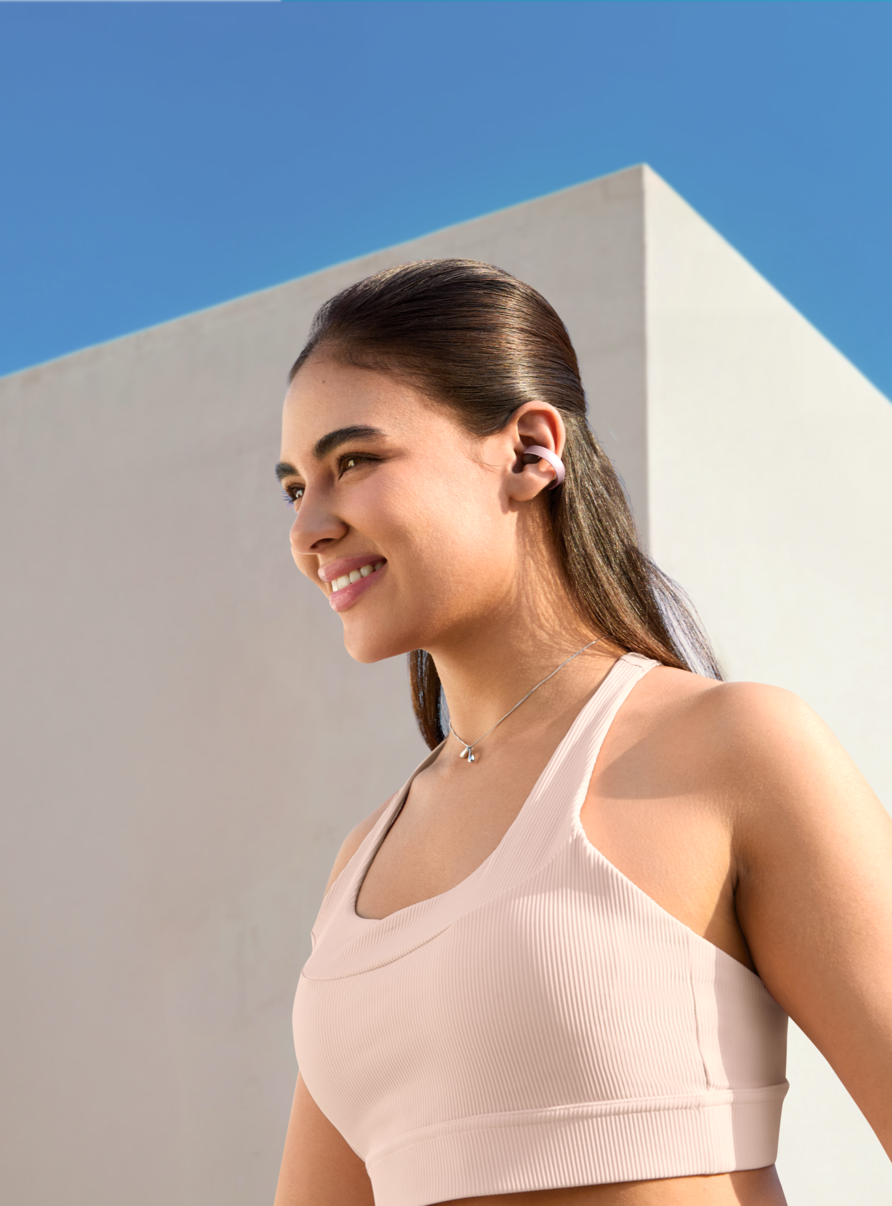 soundcore_AeroClip_lifestyle_2