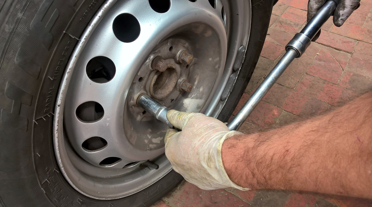 How to Handle a Vehicle Breakdown on a Road Trip