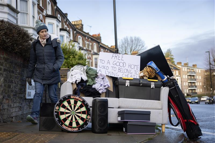 SCORNED LOVER LITERALLY AIRS DIRTY LAUNDRY ON THE STREETS OF LONDON