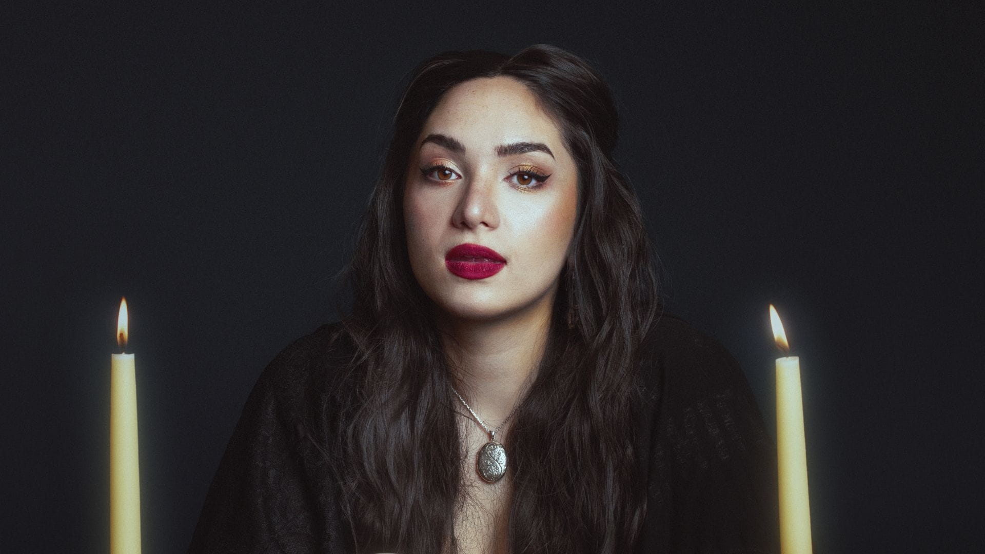 Bella Hull, Uncovered