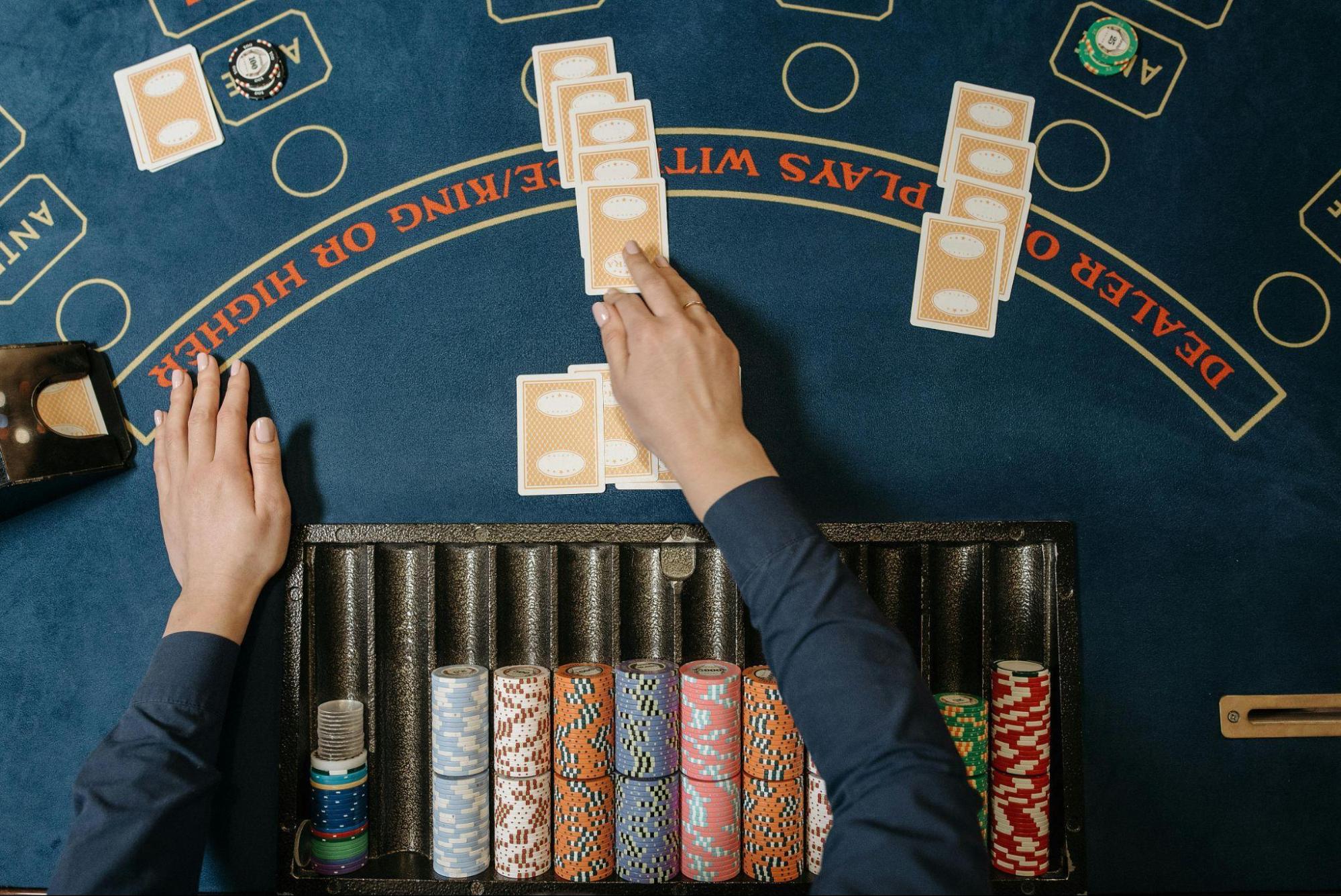 How Live Dealer Formats Bring a More Social Feel to Casino Play