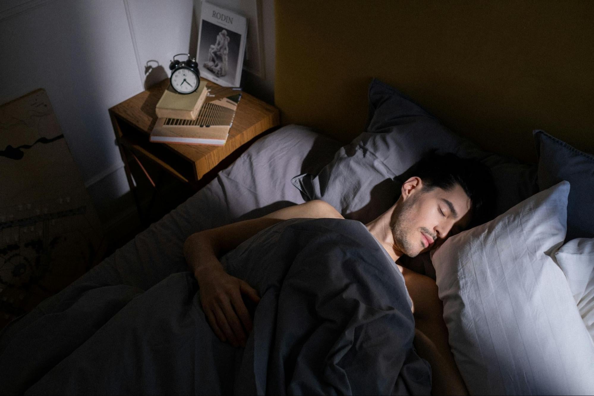 Ditch The Fatigue: 6 Ways To Optimize Your Sleep Cycle