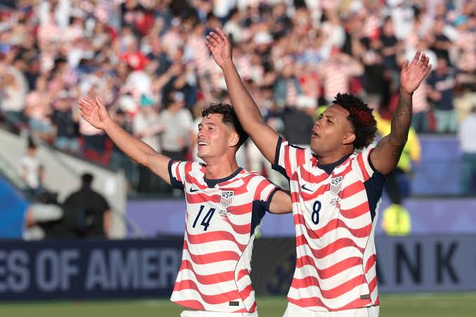 The USA Beat Bosnia 2–0 With Ten Men — Now the Hosts Have Something Dangerous: Momentum