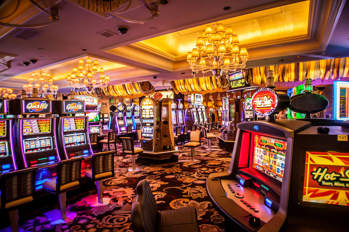 Can Online Casino Games Capture the Buzz of Vegas?